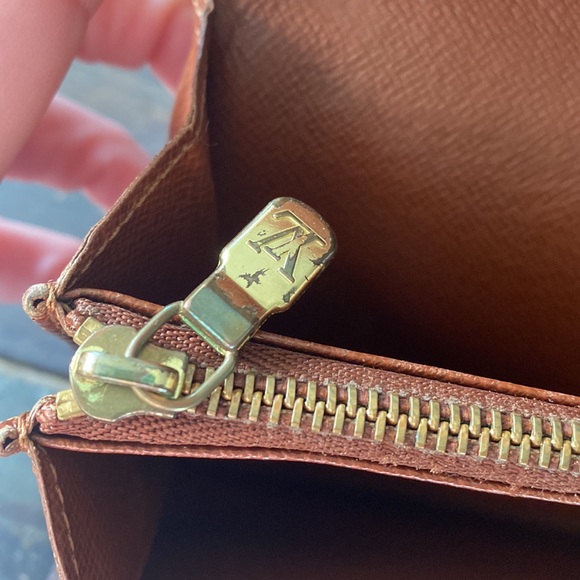 Authentic Louis Vuitton Sarah Wallet with unbranded gold chain included - Picture 5 of 14